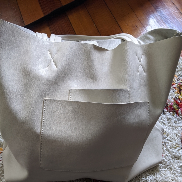 Large New Urban Outfitters Leather Laptop Tote - Picture 7 of 7